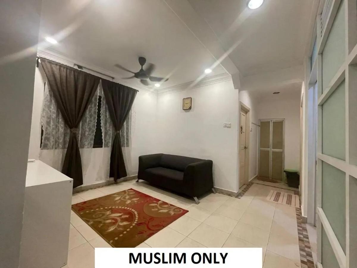 Homestay Laman Nuri, Kota Damansara Petaling Jaya Buitenkant foto