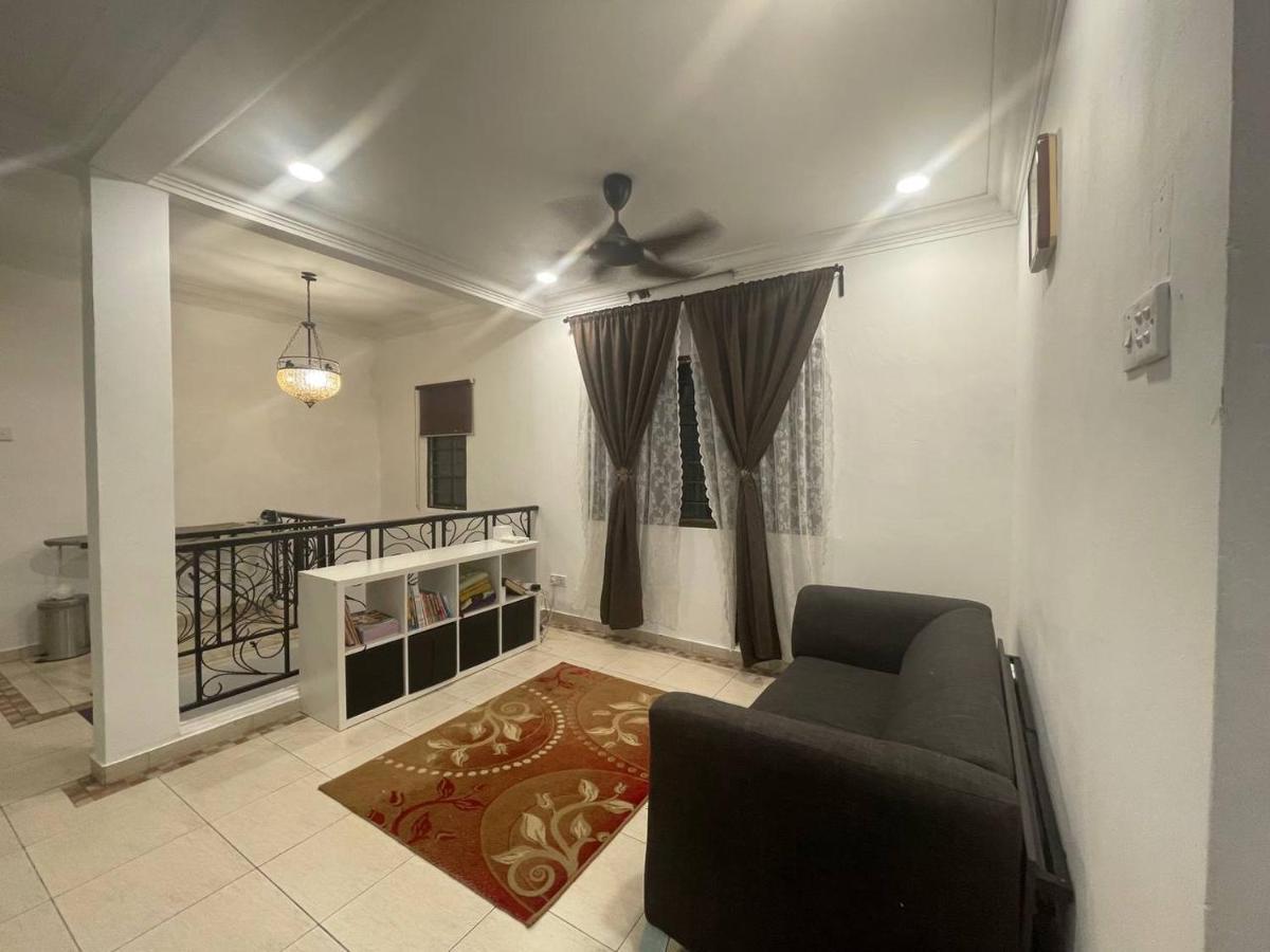 Homestay Laman Nuri, Kota Damansara Petaling Jaya Buitenkant foto