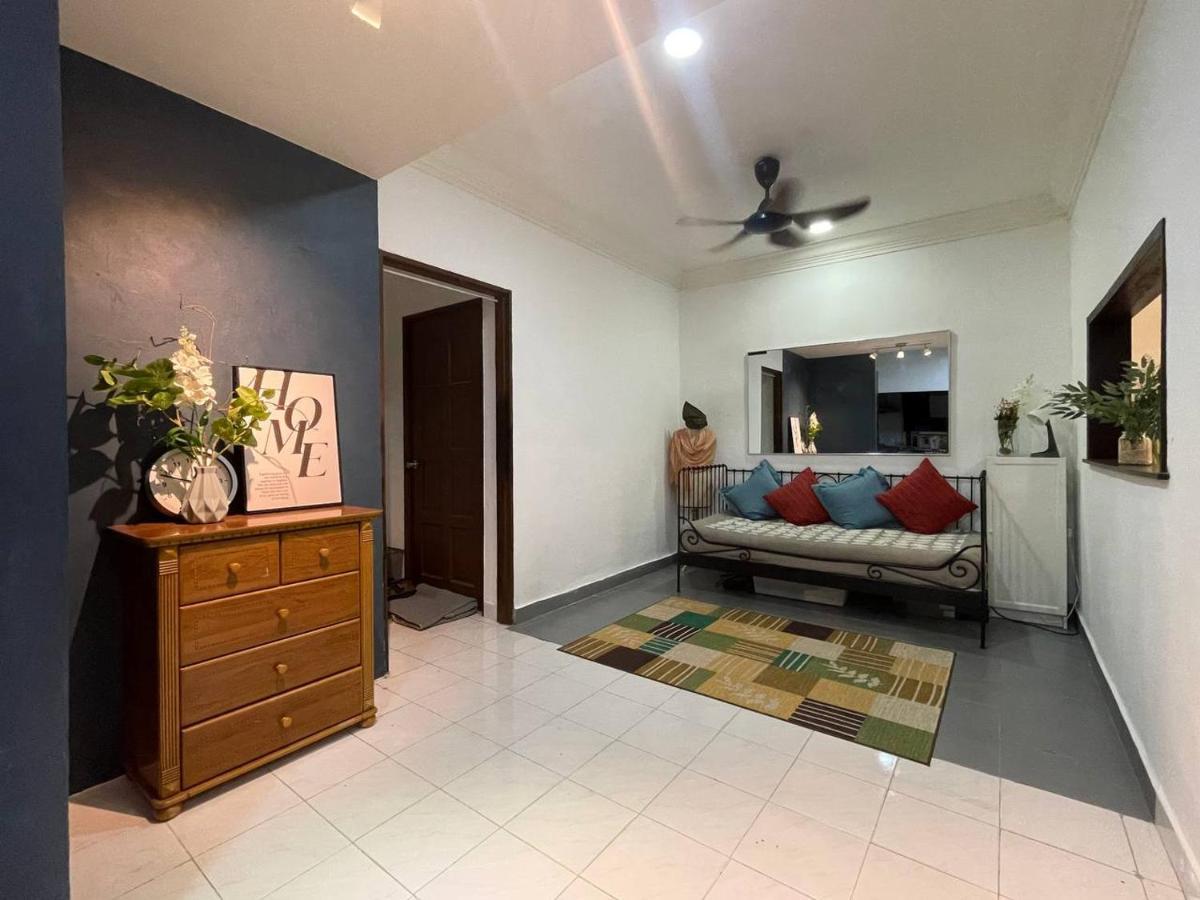 Homestay Laman Nuri, Kota Damansara Petaling Jaya Buitenkant foto