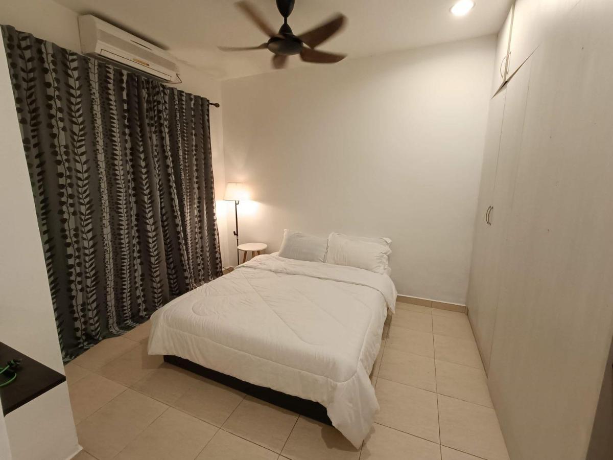 Homestay Laman Nuri, Kota Damansara Petaling Jaya Buitenkant foto