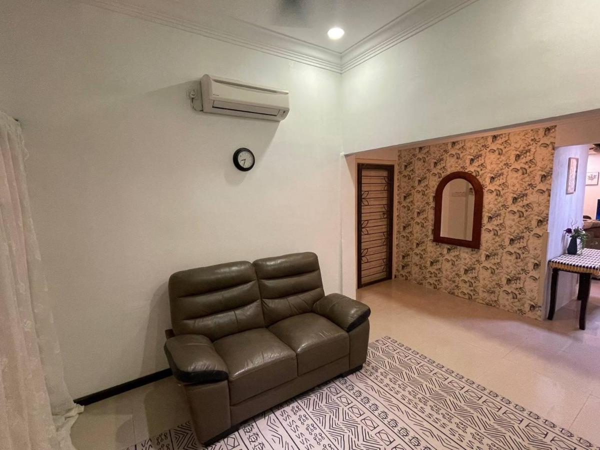 Homestay Laman Nuri, Kota Damansara Petaling Jaya Buitenkant foto